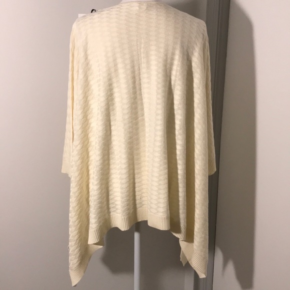 Lululemon Divinity Poncho - Picture 2 of 8